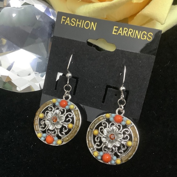 New Silver Tone Vintage Style Dangling Fashion Earrings - Picture 5 of 5